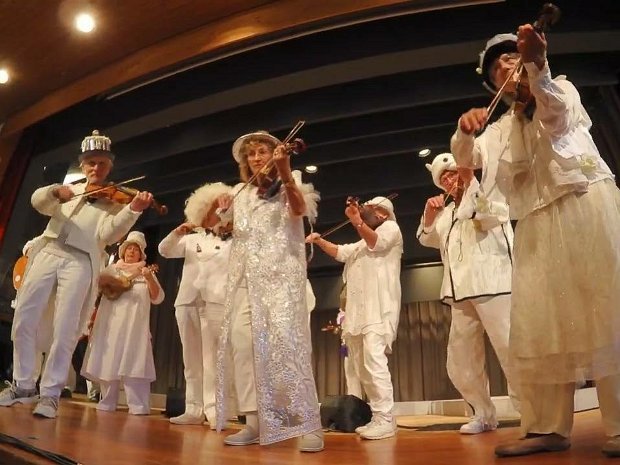 Konzert des Männerchors Leimbach im Reformierten Kirchenzentrum auf YouTube 4. Mai 2024 Giigegugge Unsere Gäste am diesjährigen Frühlingskonzert die Giigegugge Züri.Ein toller Sound, mitreissende Rythmen.Viel Spass beim...